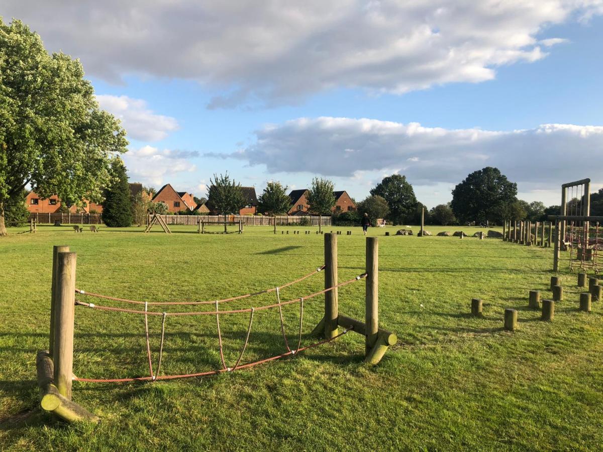 Amazing Quiet Garden House near London Luton Airport Appartement Buitenkant foto