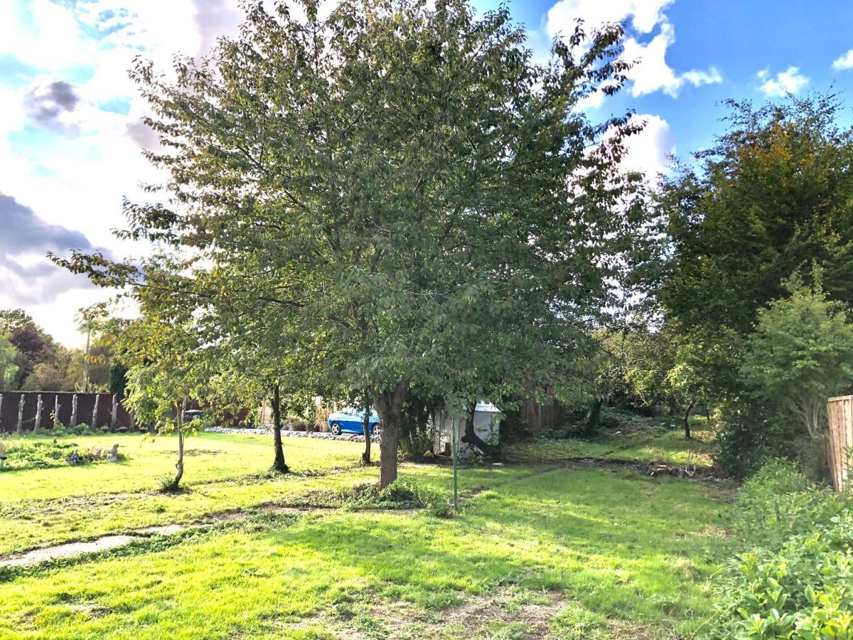 Amazing Quiet Garden House near London Luton Airport Appartement Buitenkant foto