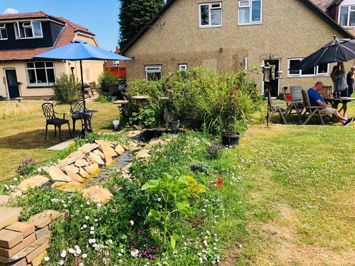 Amazing Quiet Garden House near London Luton Airport Appartement Buitenkant foto