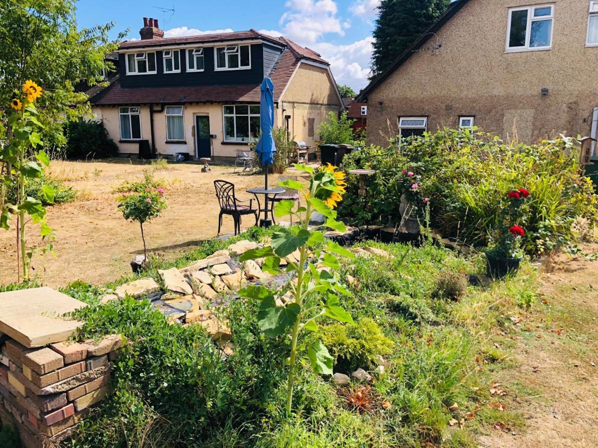 Amazing Quiet Garden House near London Luton Airport Appartement Buitenkant foto